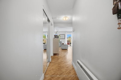 10 Gladstone Square • Brampton, ON photo 7