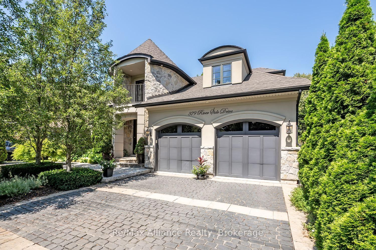 379 River Side Drive • Oakville, ON photo 1