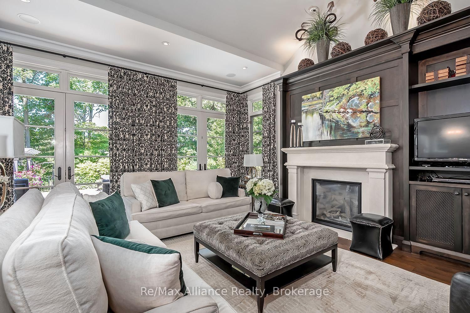 379 River Side Drive • Oakville, ON photo 13
