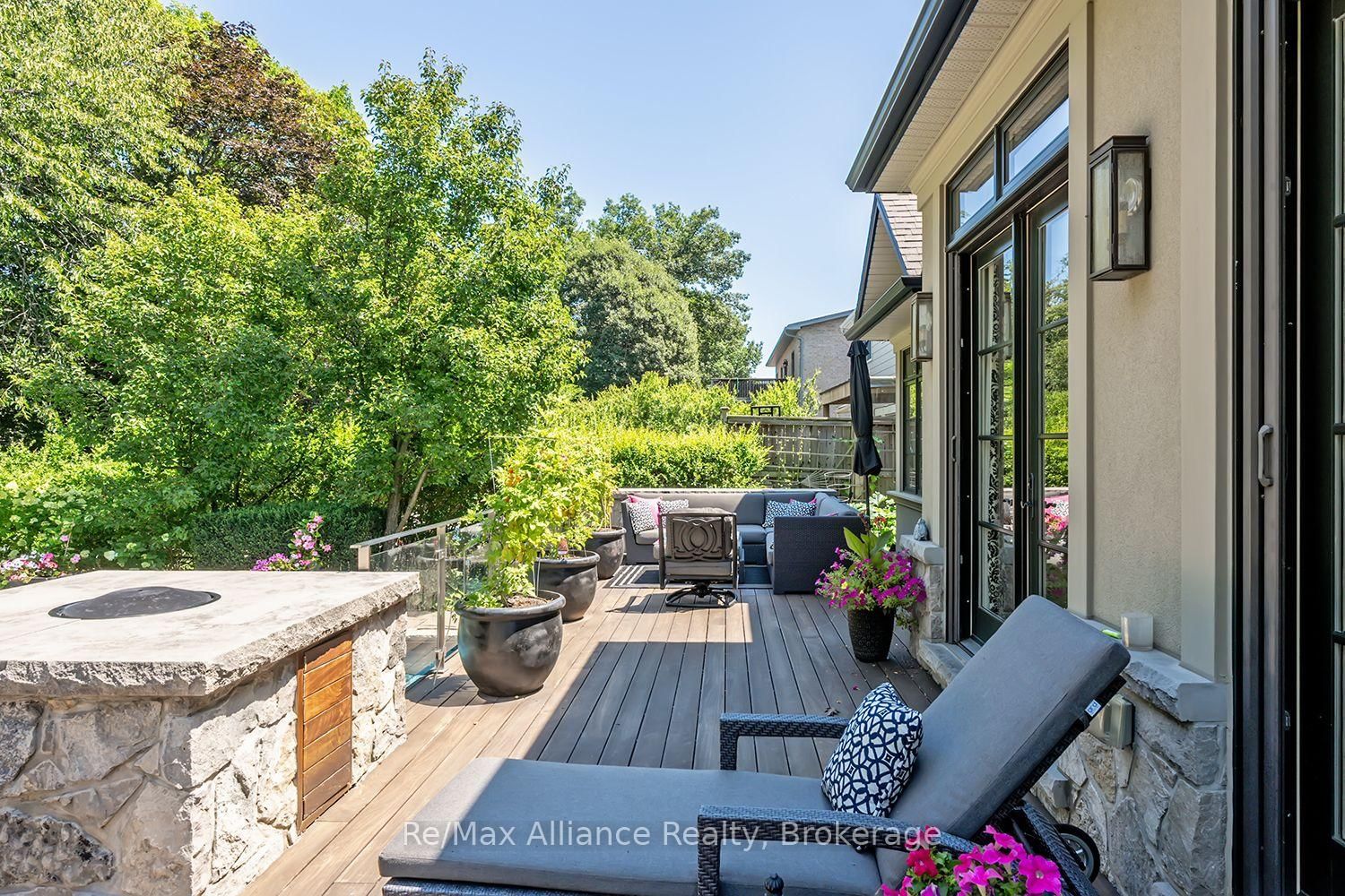 379 River Side Drive • Oakville, ON photo 39