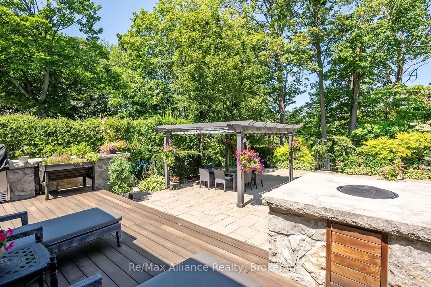379 River Side Drive • Oakville, ON photo 43