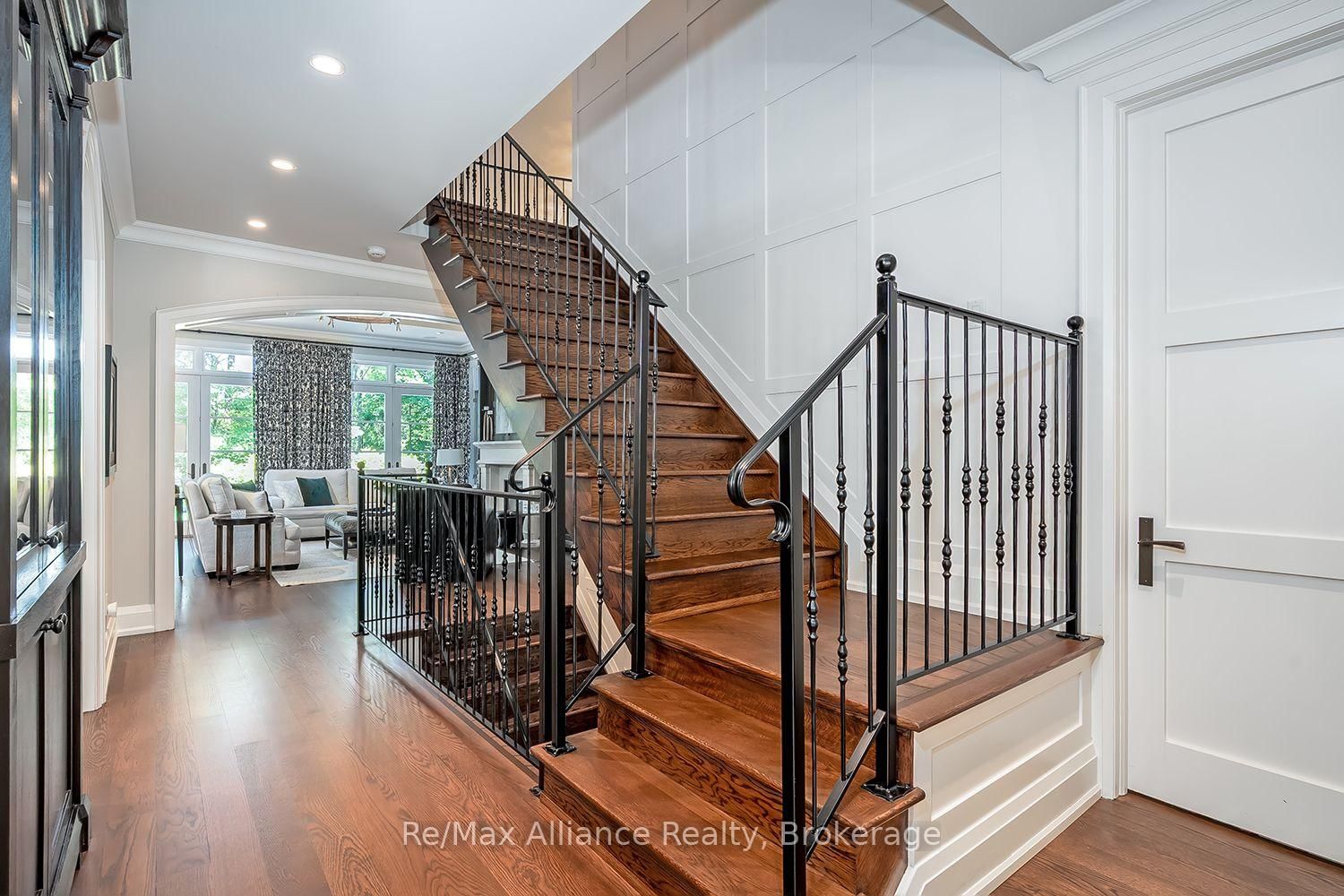 379 River Side Drive • Oakville, ON photo 6