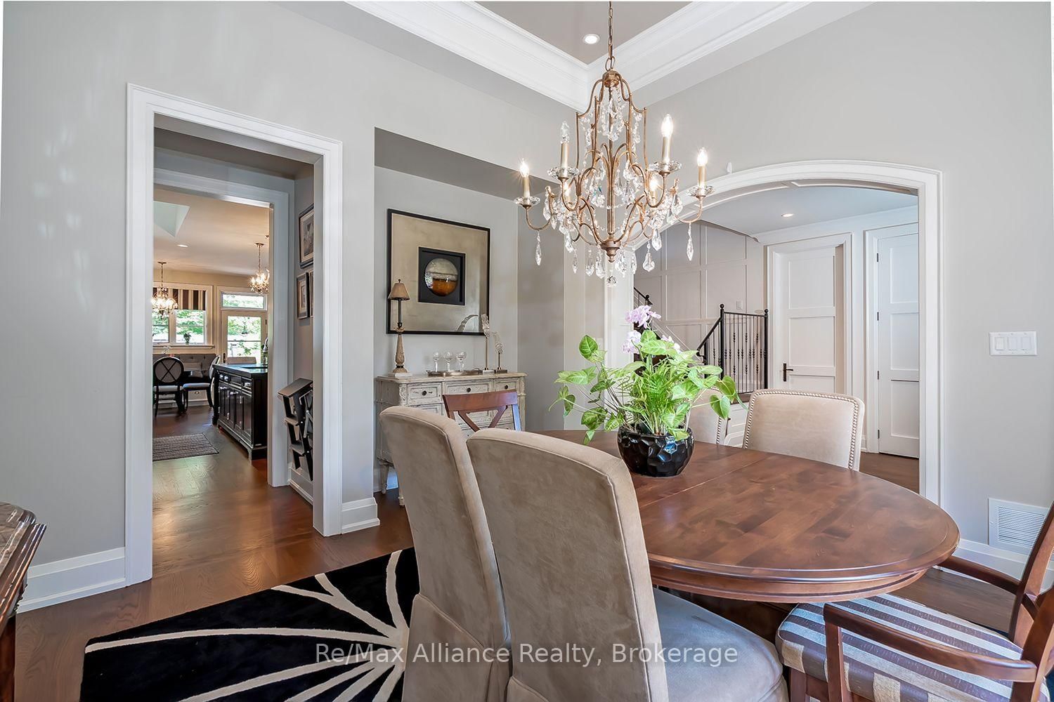 379 River Side Drive • Oakville, ON photo 8