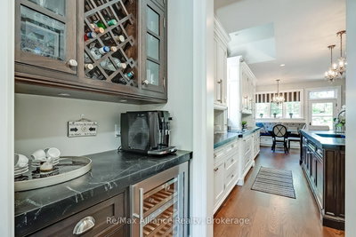 379 River Side Drive • Oakville, ON photo 9