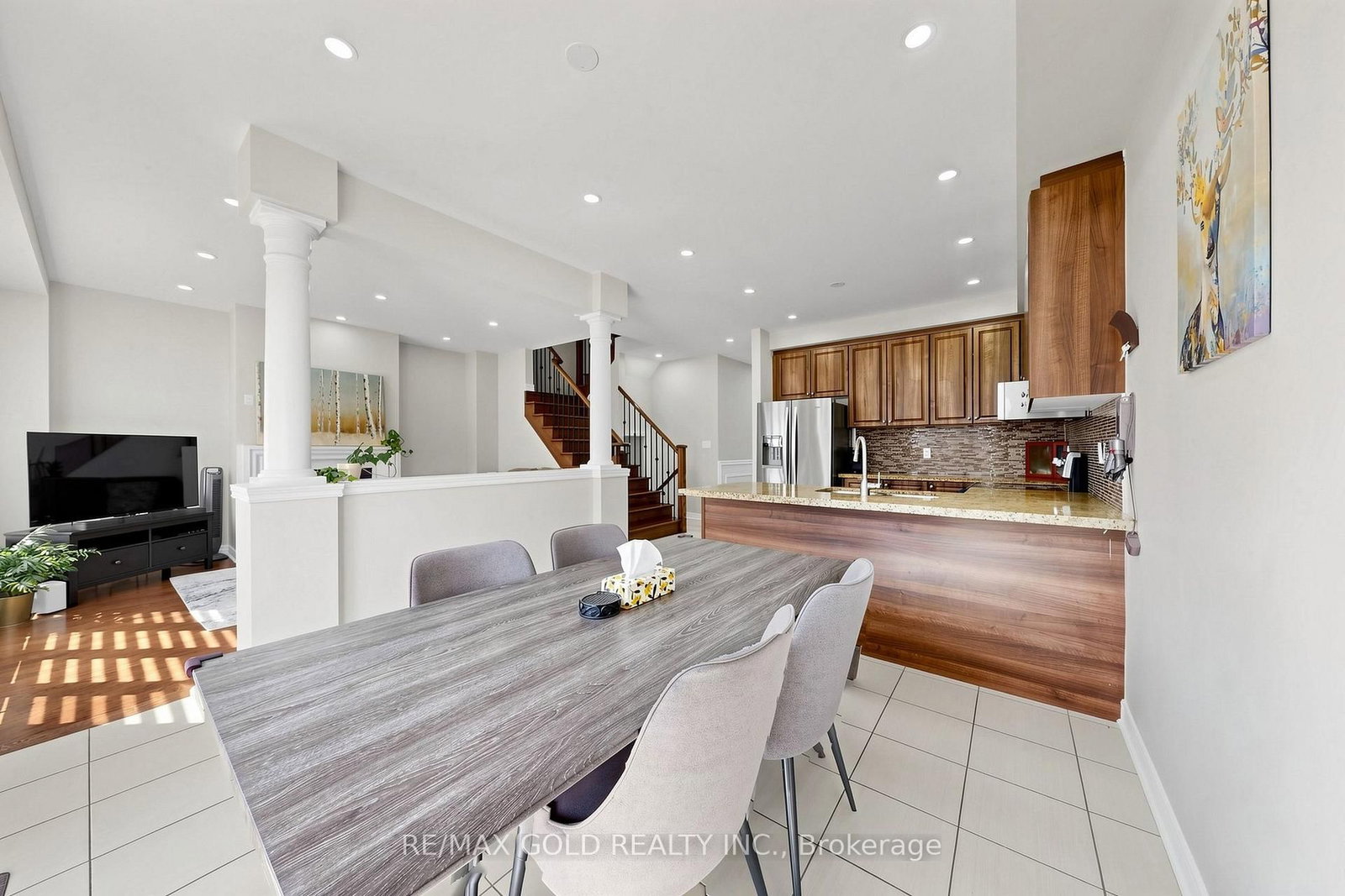 13 Fringetree Road • Brampton, ON photo 9