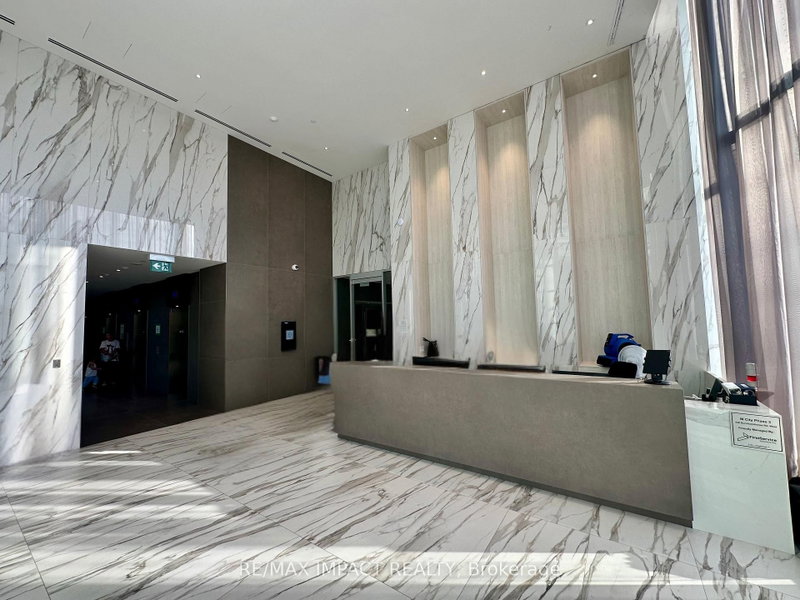 201 - 448 Burnhamthorpe Road W
