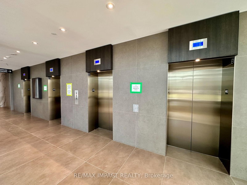 201 - 448 Burnhamthorpe Road W