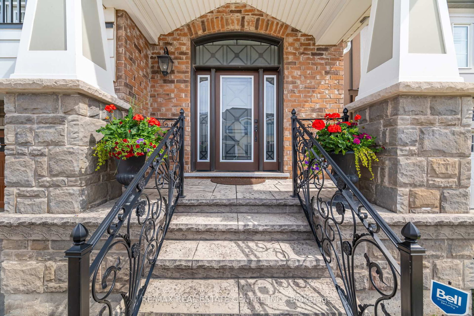156 Camellia Crescent • Oakville, ON photo 3