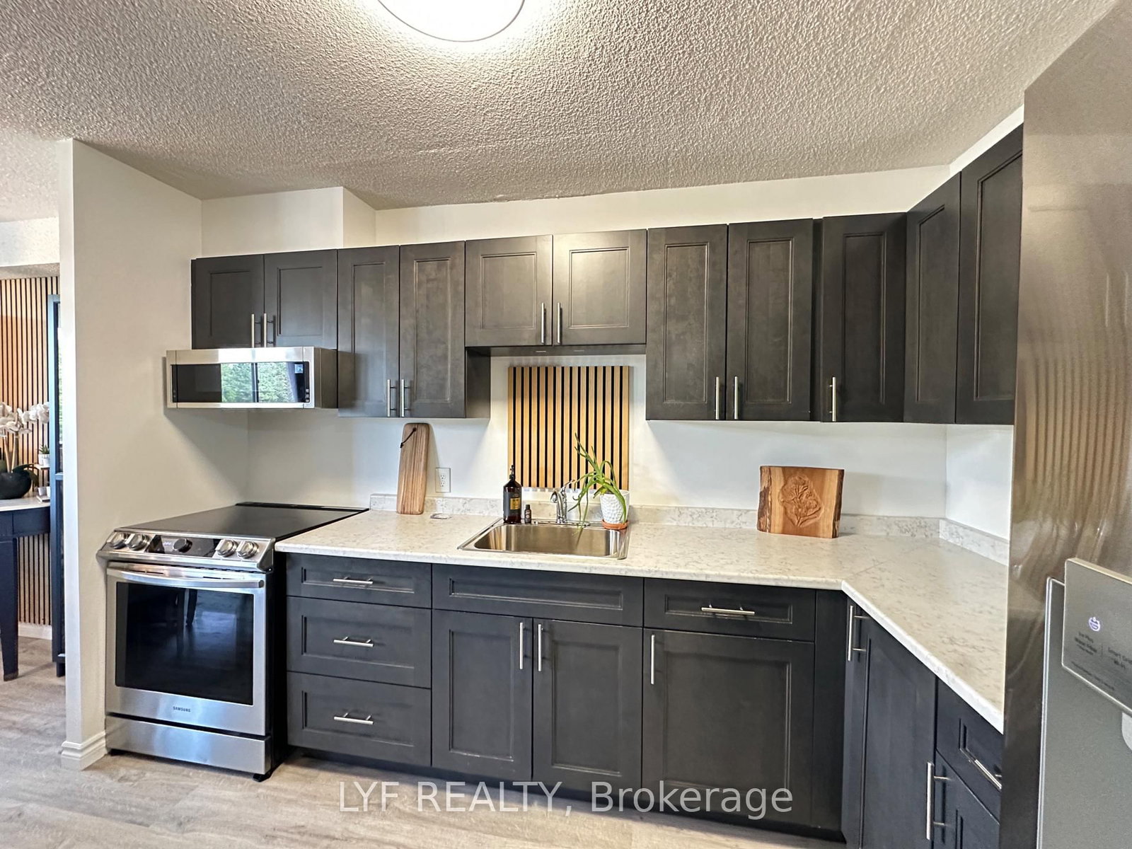 81 MILLSIDE Drive • #401 • Milton, ON photo 6