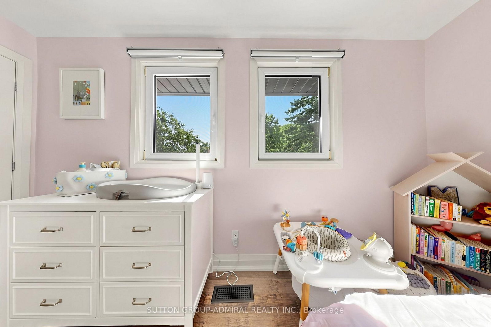 217 The Kingsway • Toronto, ON photo 38