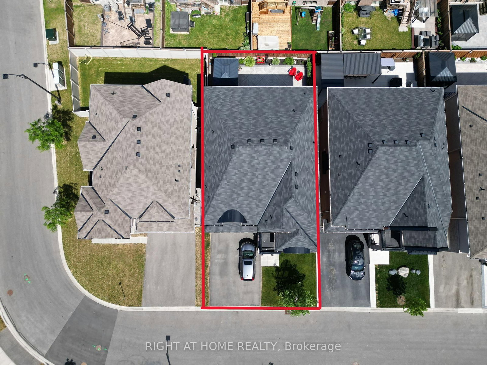 866 Magnolia Terrace • Milton, ON photo 3