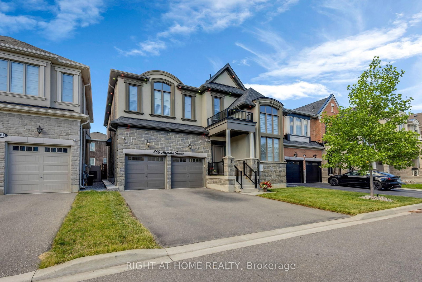 866 Magnolia Terrace • Milton, ON photo 4