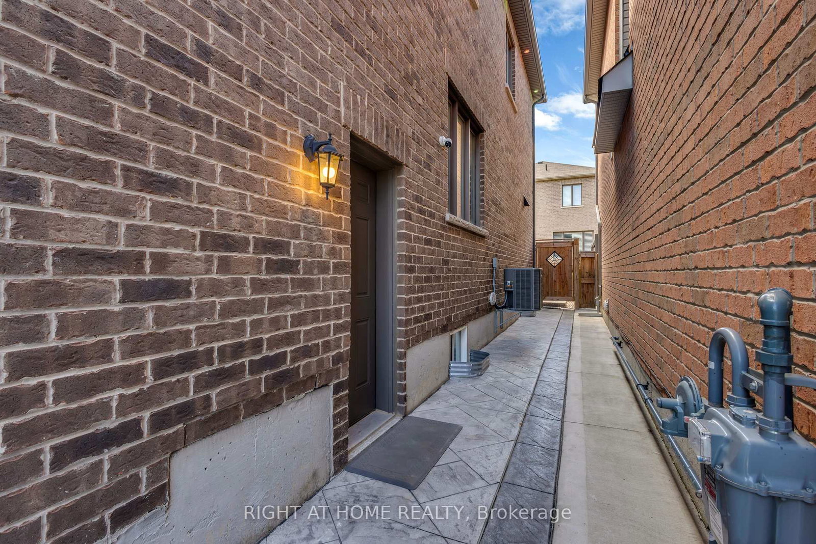 866 Magnolia Terrace • Milton, ON photo 46