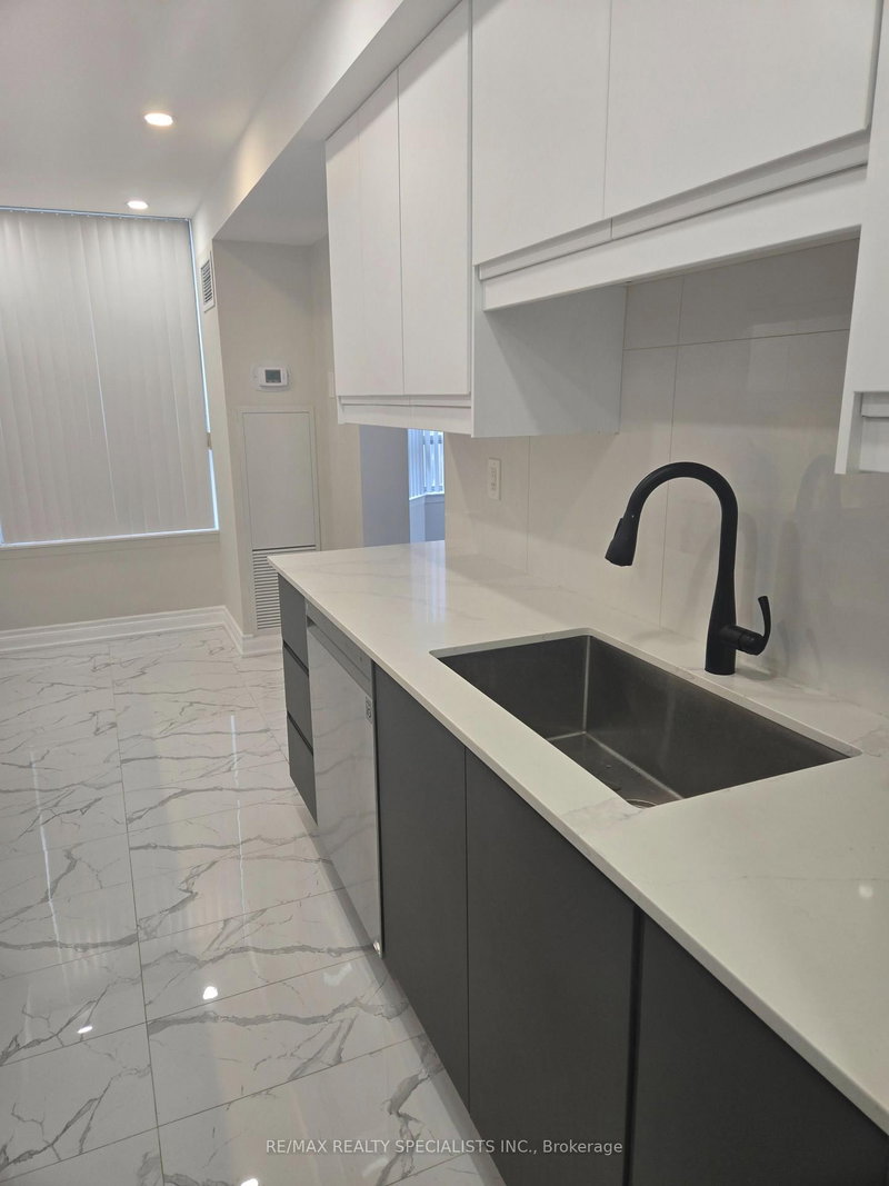 1204(Partially Furnished) - 135 Hillcrest Avenue