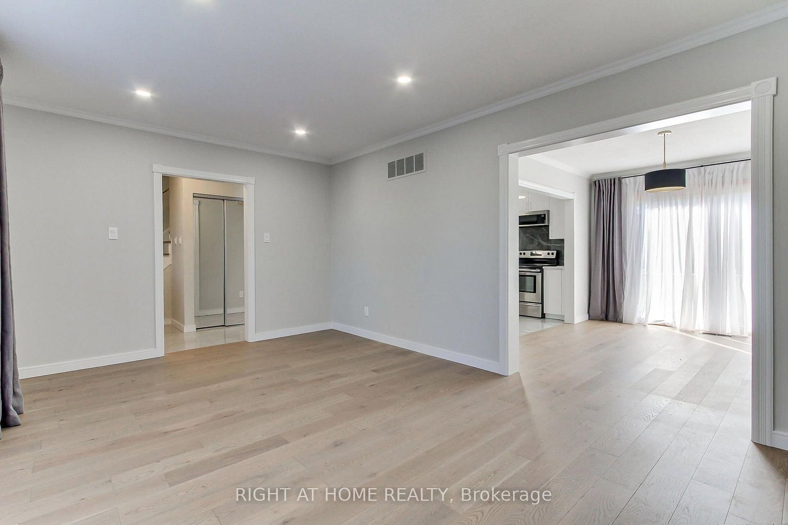 1715 Oberon Mississauga,ON L4X 2K7 — Photo 10