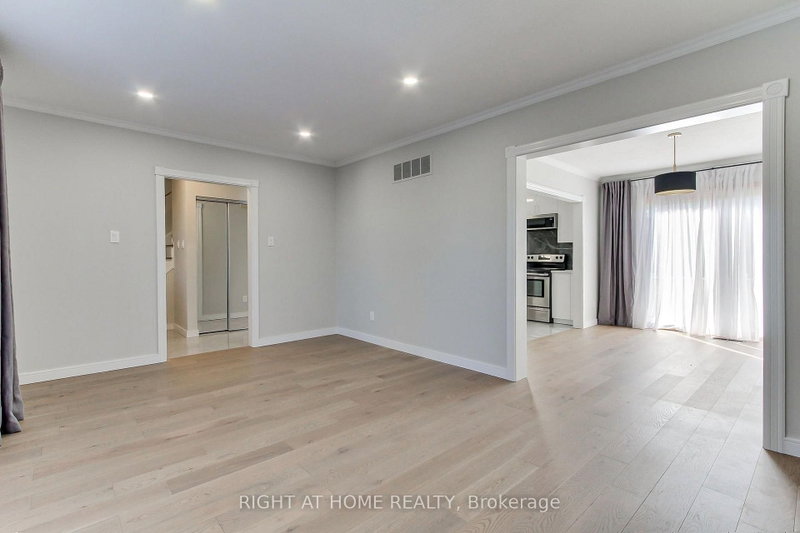 1715 Oberon Mississauga,ON L4X 2K7 — Photo 10