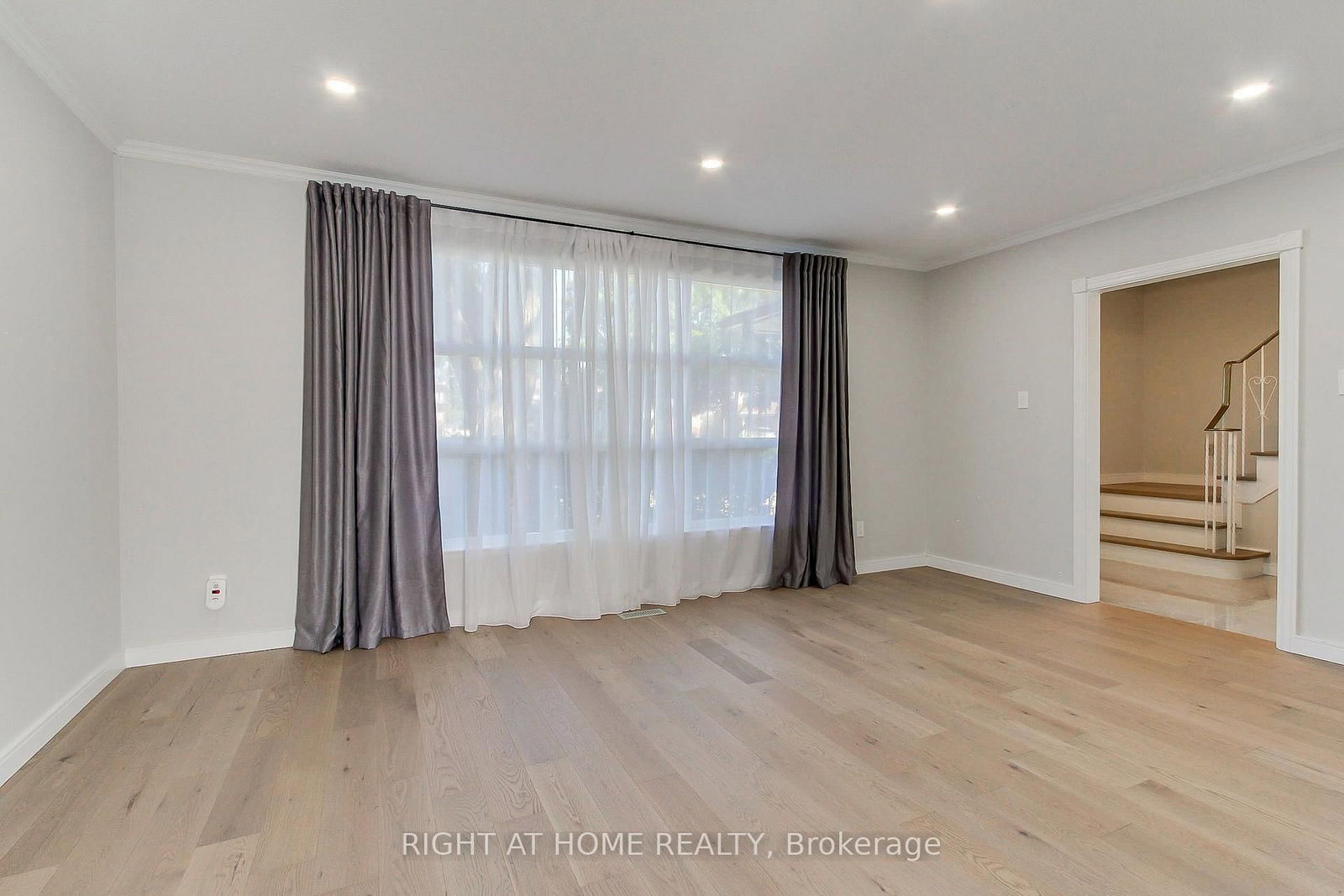 1715 Oberon Mississauga,ON L4X 2K7 — Photo 11