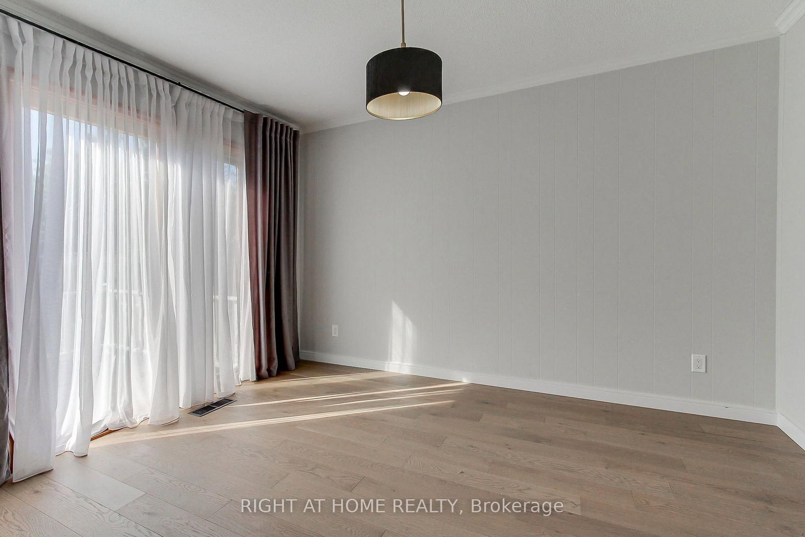 1715 Oberon Mississauga,ON L4X 2K7 — Photo 13