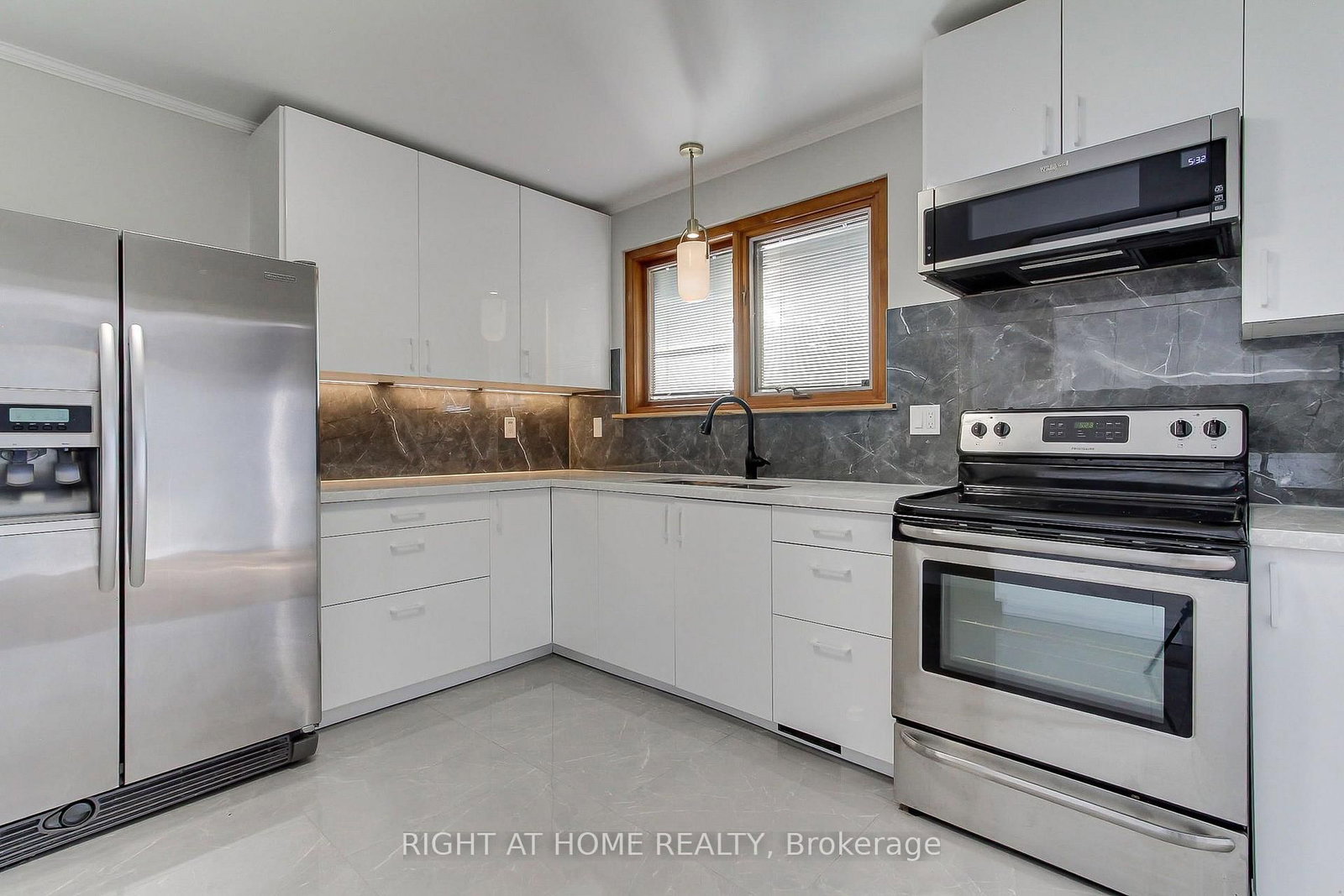 1715 Oberon Mississauga,ON L4X 2K7 — Photo 17