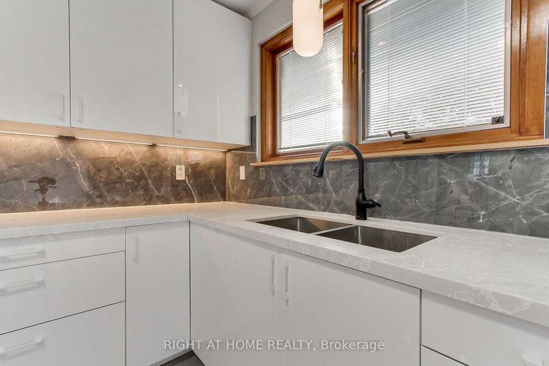 1715 Oberon Mississauga,ON L4X 2K7 — Photo 18