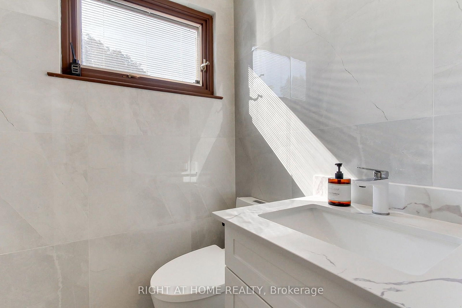 1715 Oberon Mississauga,ON L4X 2K7 — Photo 20