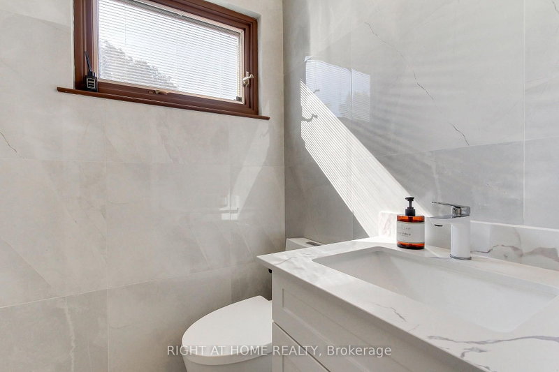 1715 Oberon Mississauga,ON L4X 2K7 — Photo 20