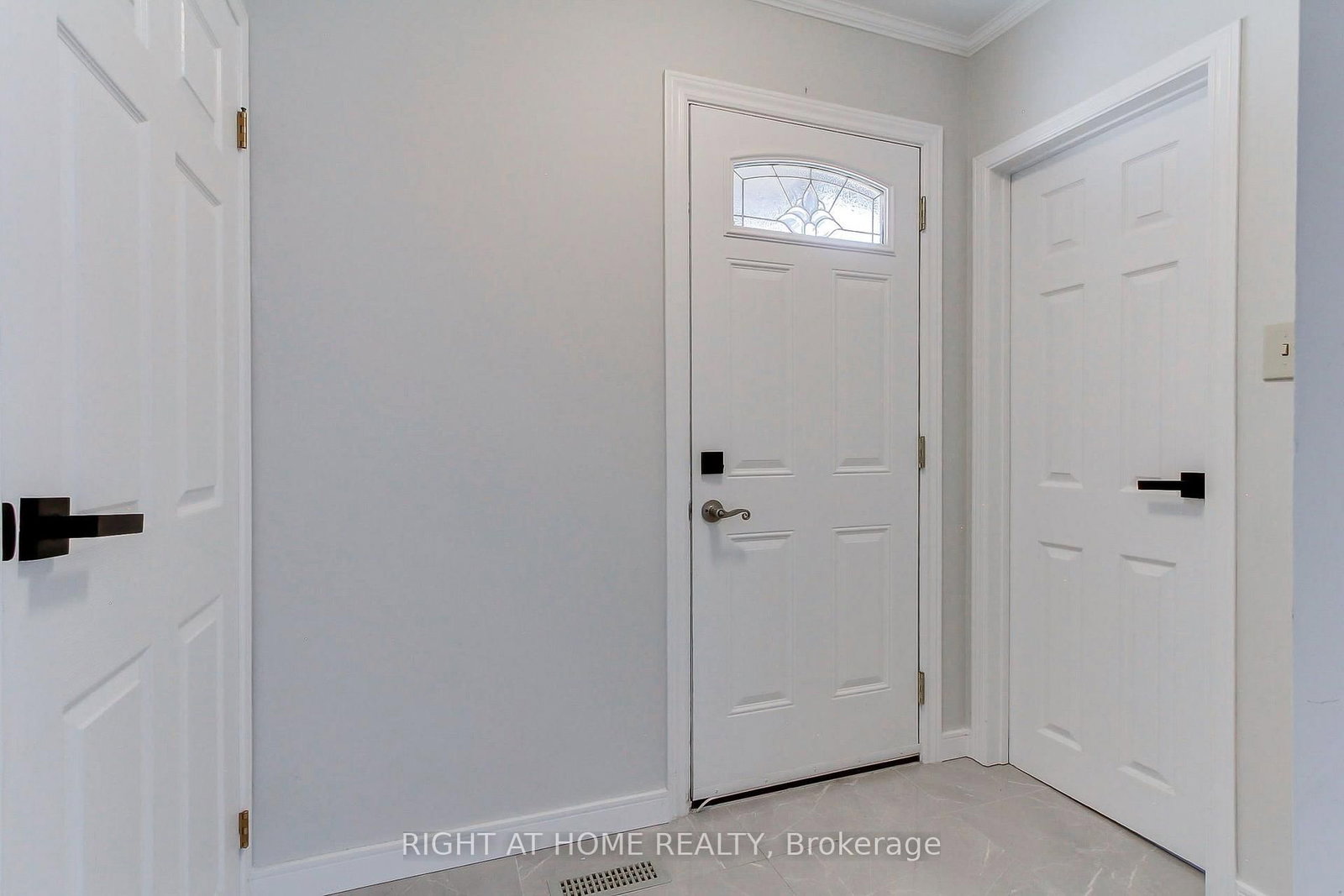 1715 Oberon Mississauga,ON L4X 2K7 — Photo 21