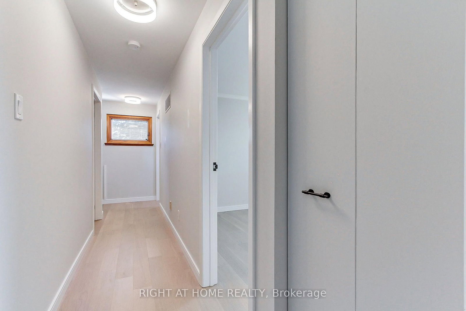 1715 Oberon Mississauga,ON L4X 2K7 — Photo 23