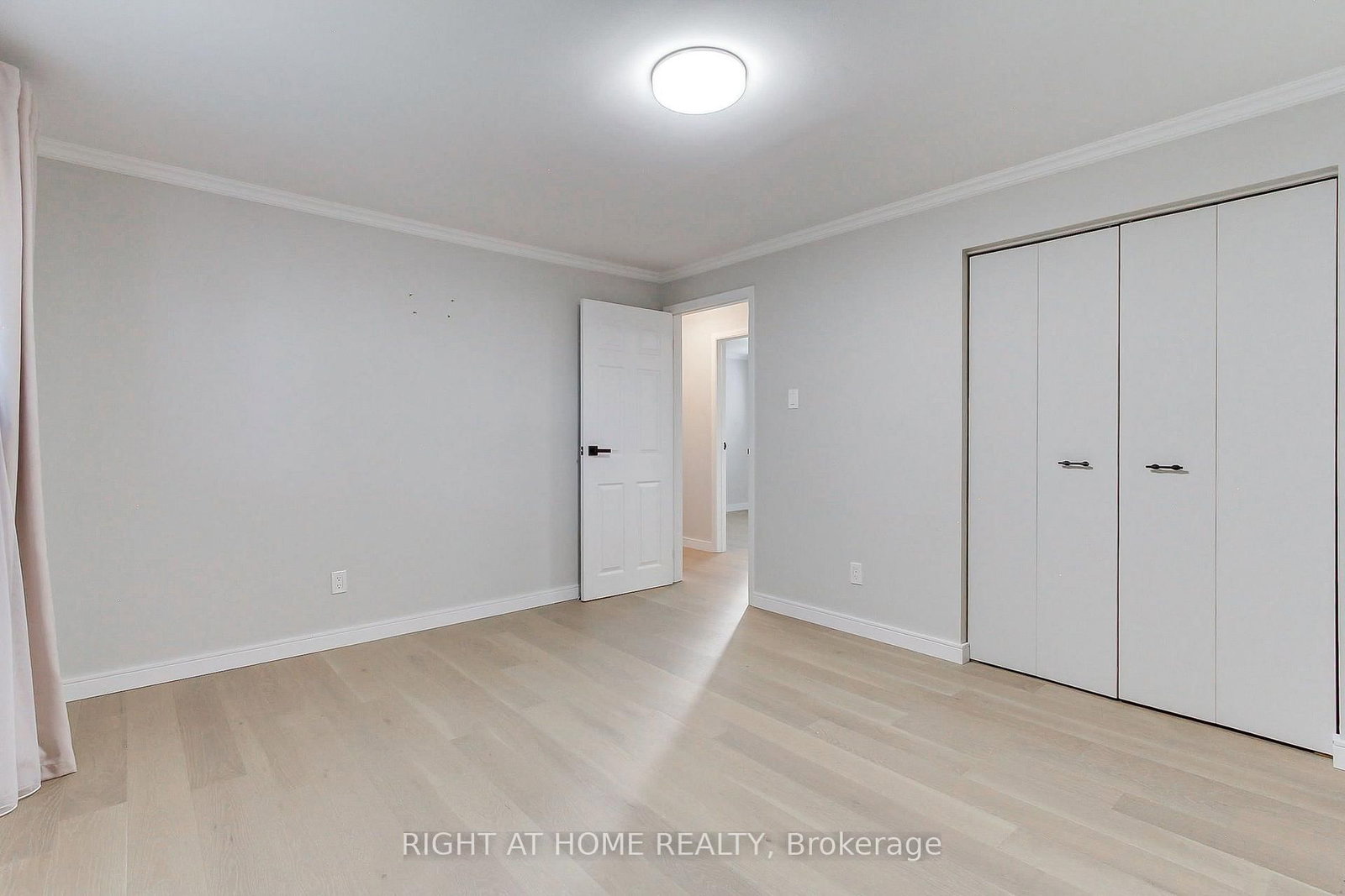 1715 Oberon Mississauga,ON L4X 2K7 — Photo 25