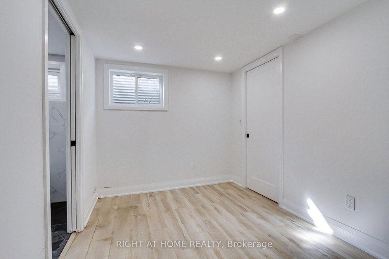 1715 Oberon Mississauga,ON L4X 2K7 — Photo 36