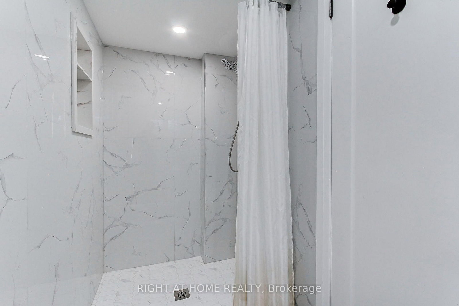 1715 Oberon Mississauga,ON L4X 2K7 — Photo 38
