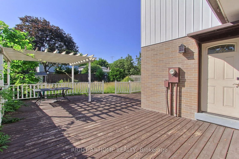 1715 Oberon Mississauga,ON L4X 2K7 — Photo 40