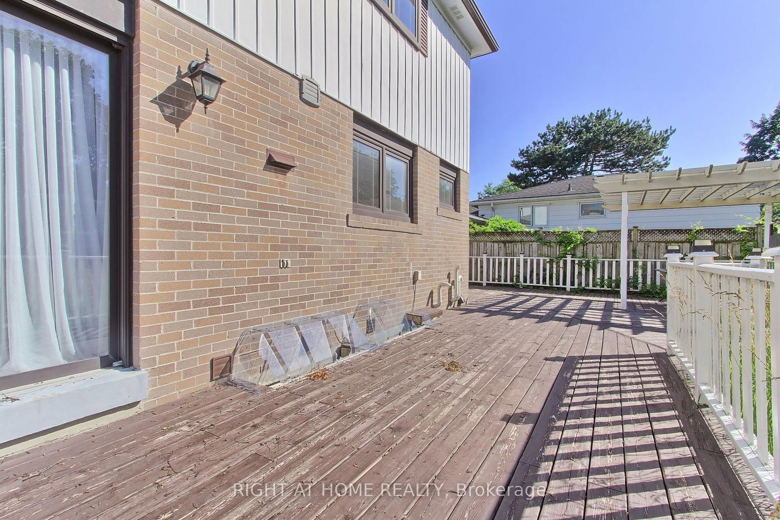 1715 Oberon Mississauga,ON L4X 2K7 — Photo 41