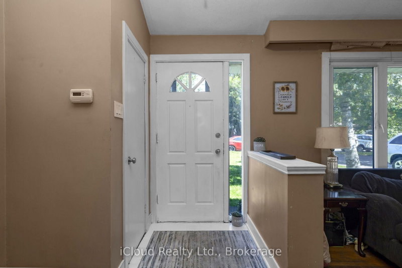 32 Mowbray Place