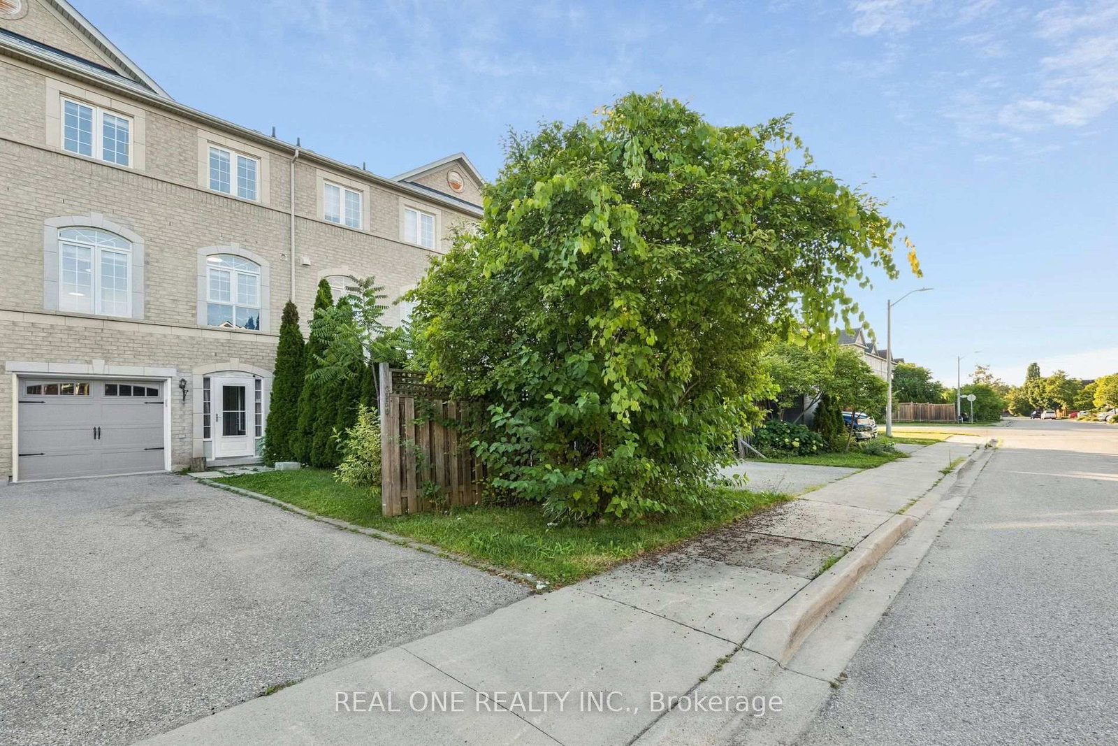 2350 Sutton Drive • Burlington, ON photo 1
