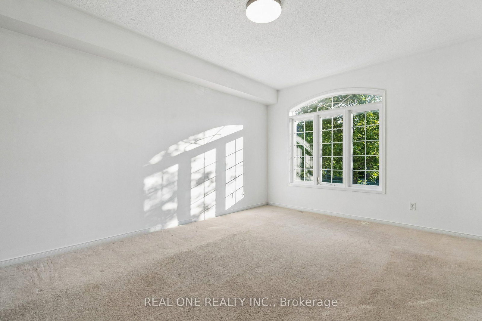 2350 Sutton Drive • Burlington, ON photo 10