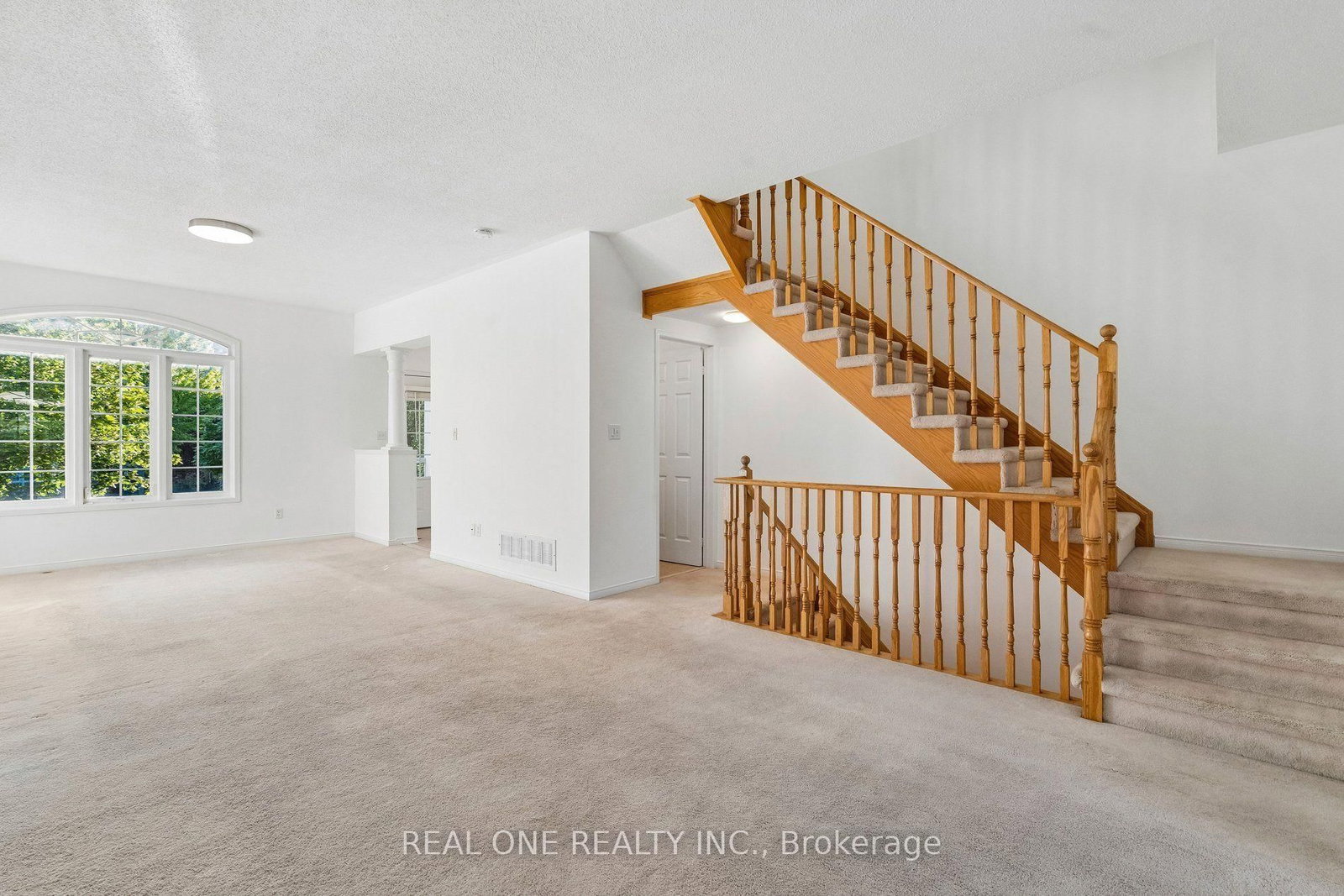 2350 Sutton Drive • Burlington, ON photo 12