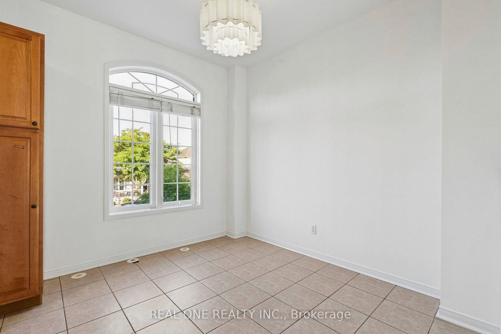 2350 Sutton Drive • Burlington, ON photo 13