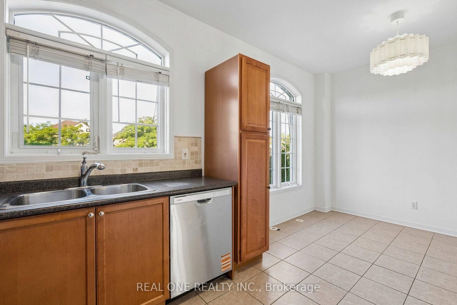 2350 Sutton Drive • Burlington, ON photo 14