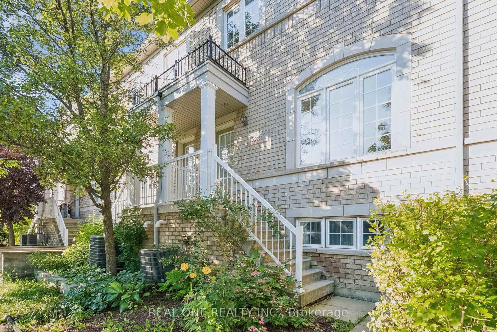2350 Sutton Drive • Burlington, ON photo 4