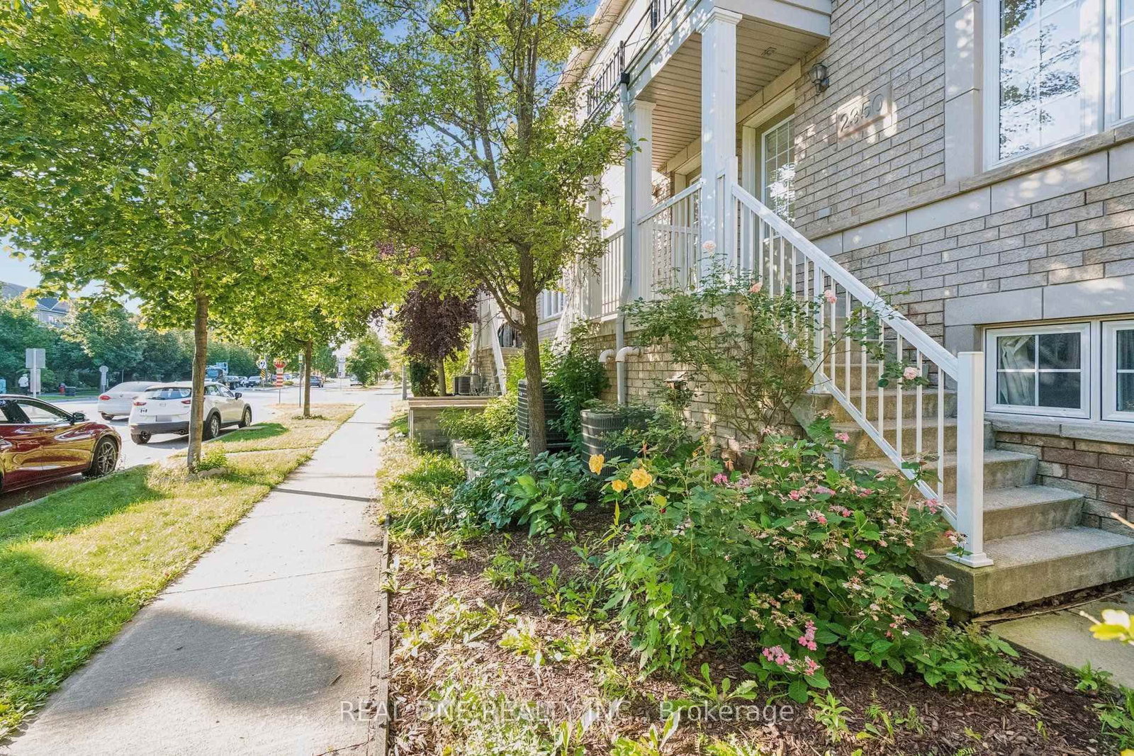2350 Sutton Drive • Burlington, ON photo 5