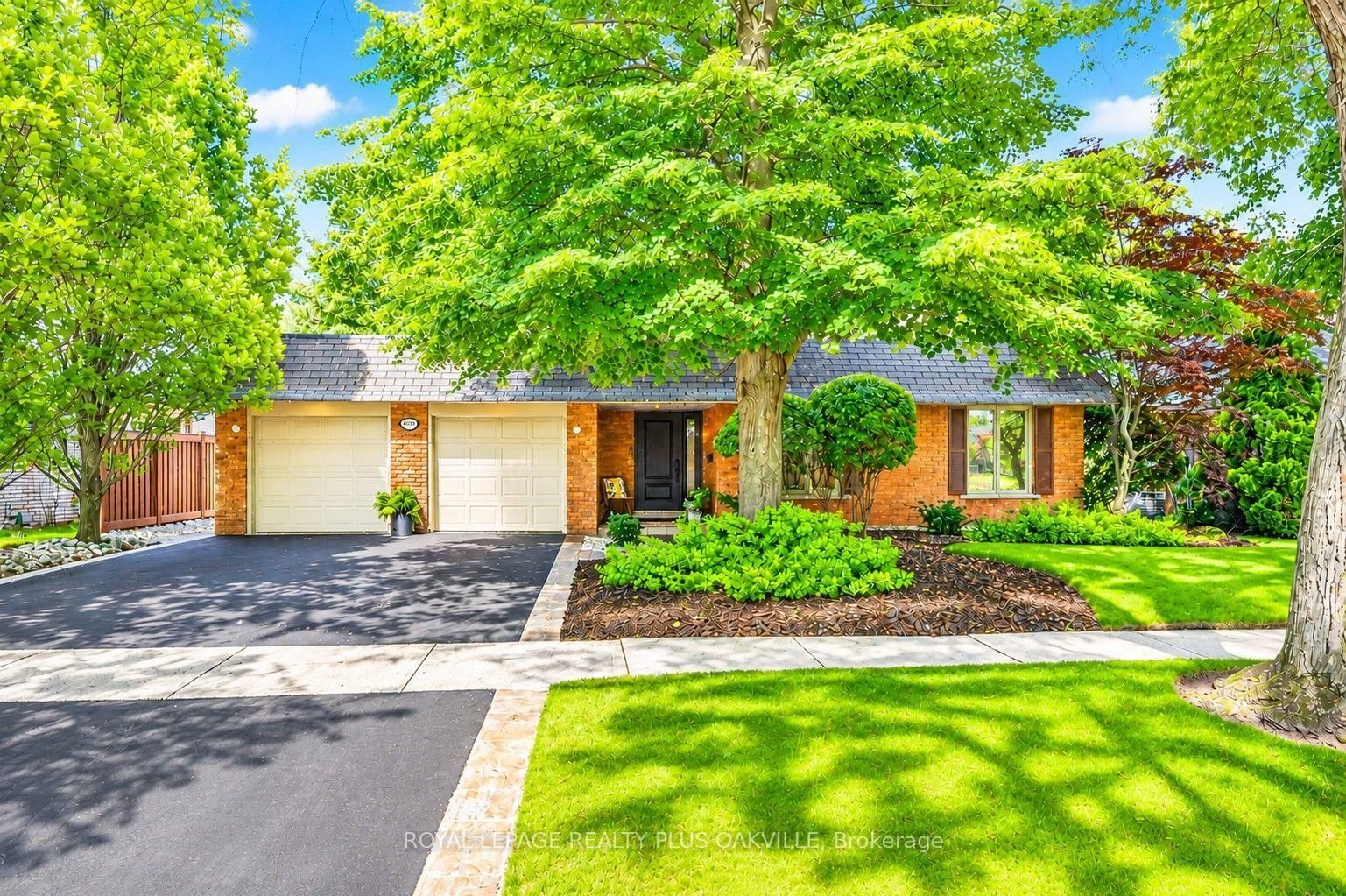 4527 Concord Place • Burlington, ON photo 1
