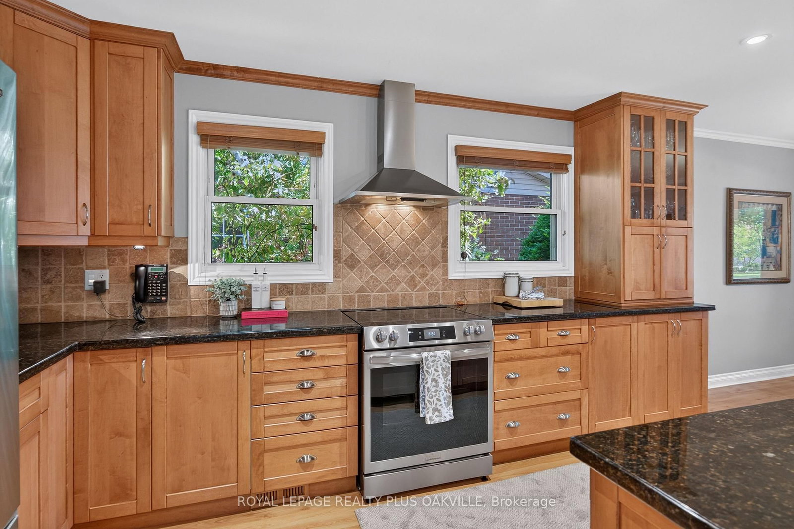 4527 Concord Place • Burlington, ON photo 5
