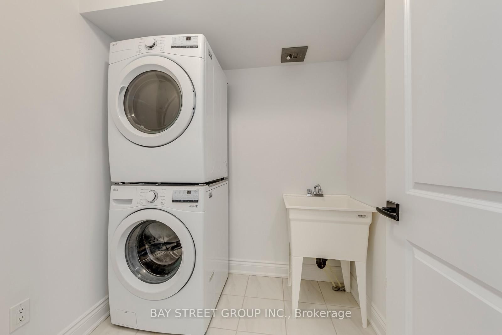 2119 Lillykin Street • #11 • Oakville, ON photo 33