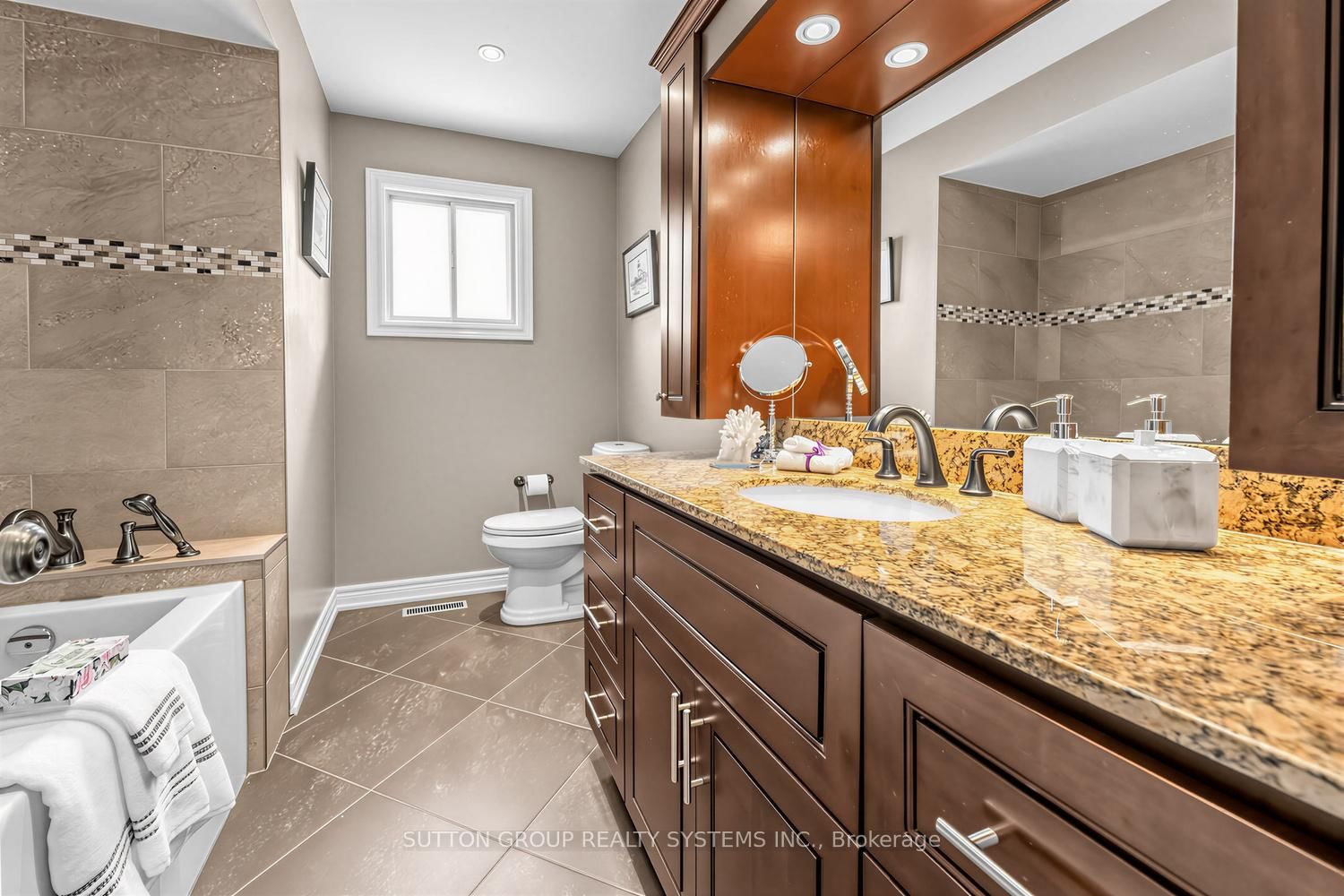 228 Chantenay Drive • Mississauga, ON photo 15