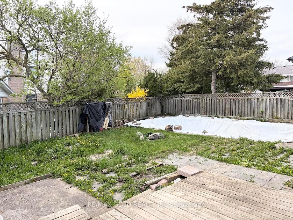 52 Eldomar Avenue • Brampton, ON photo 10