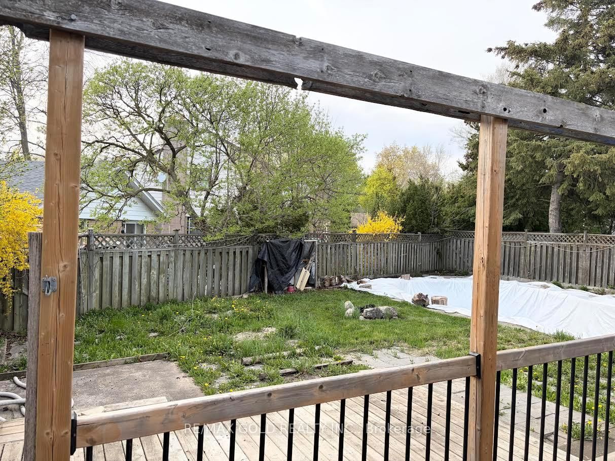 52 Eldomar Avenue • Brampton, ON photo 9