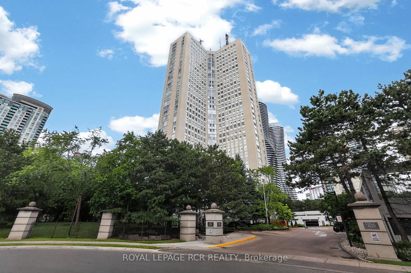 303 - 3650 Kaneff Crescent