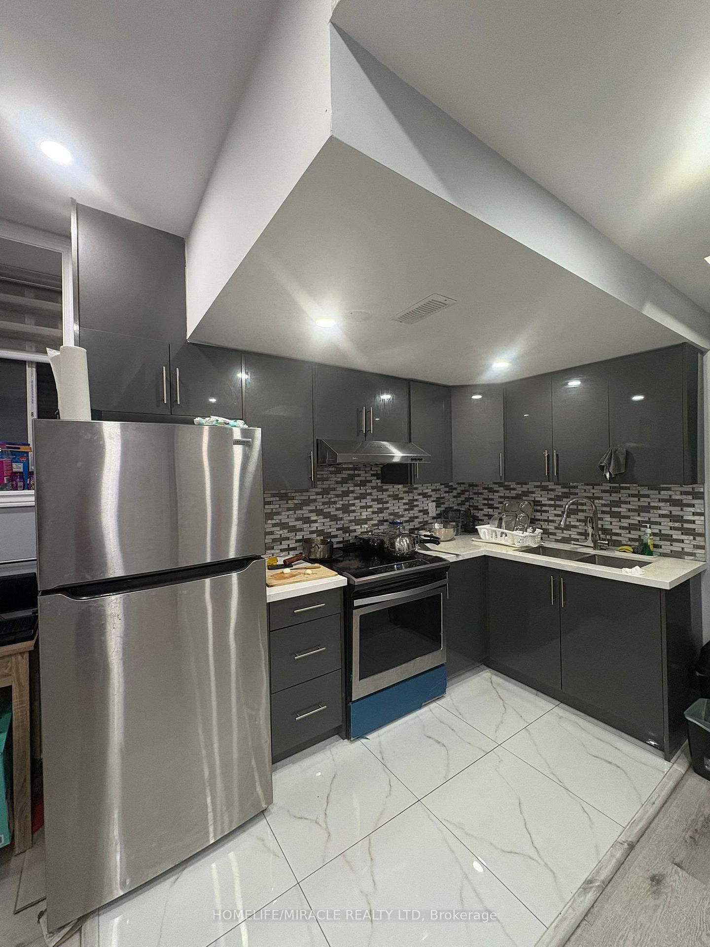 8 Midmorning Road, Brampton 2