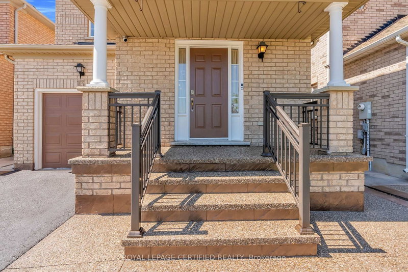 13 Heartleaf Crescent